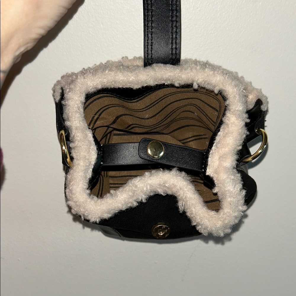 Black mini bag faux shearling trim & faux suede/smooth leather w crossbody strap - Picture 5 of 9